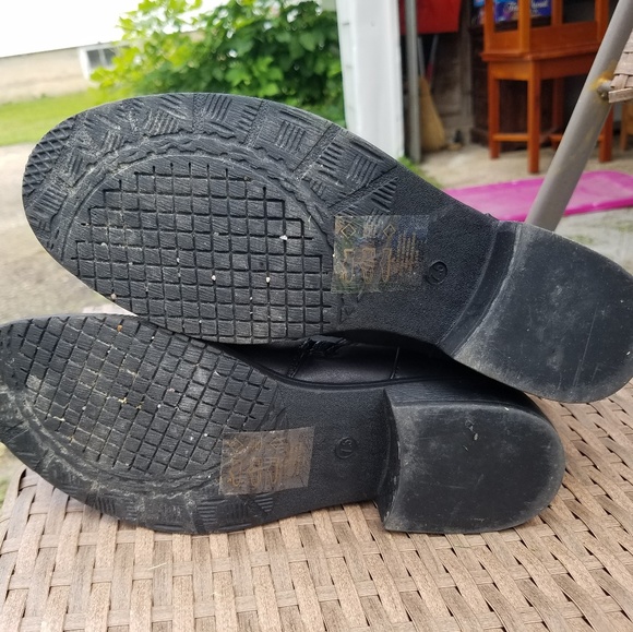 Black boots - Picture 3 of 3